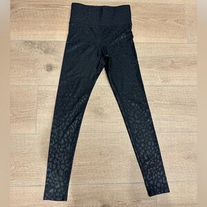 Carbon38 Black Leopard Takara Shine
Leggings